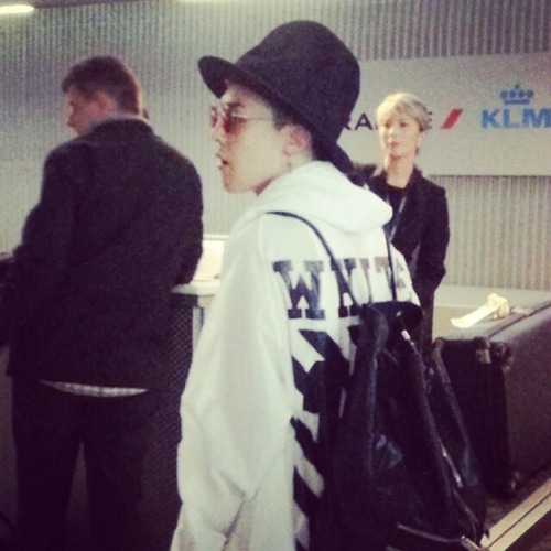 Gdragon Paris Airport returning to Seoul 20140527 by oliviapwoo...