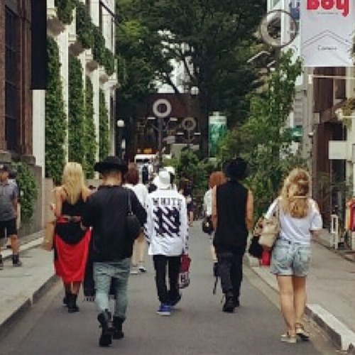 Top pic: Hiuni7 Instagram update 20140717: 지디닷 싱기방기