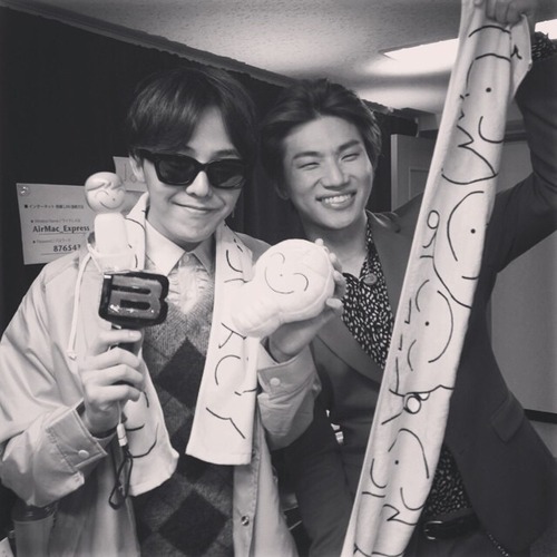 G-Dragon Instagram update 20140718: D-lite がんばてね #D’slove...