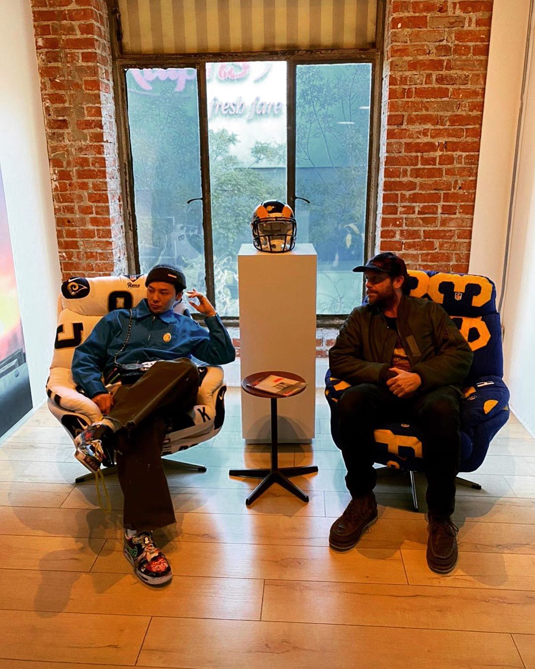 [Social Media] G-Dragon Instagram 2020-02-04 11:35:25 (KST) Super Chilllllllin’ W/ | #권지용 #지용 #GDragon - 5