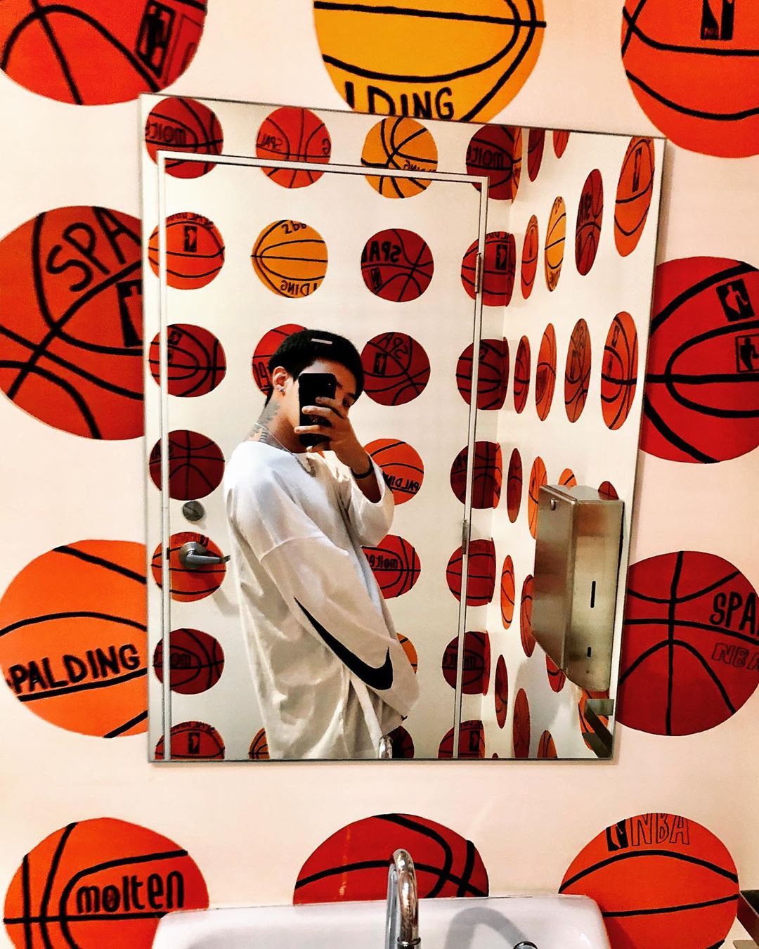 [Social Media] G-Dragon Instagram 2020-02-04 11:35:25 (KST) Super Chilllllllin’ W/ | #권지용 #지용 #GDragon - 1