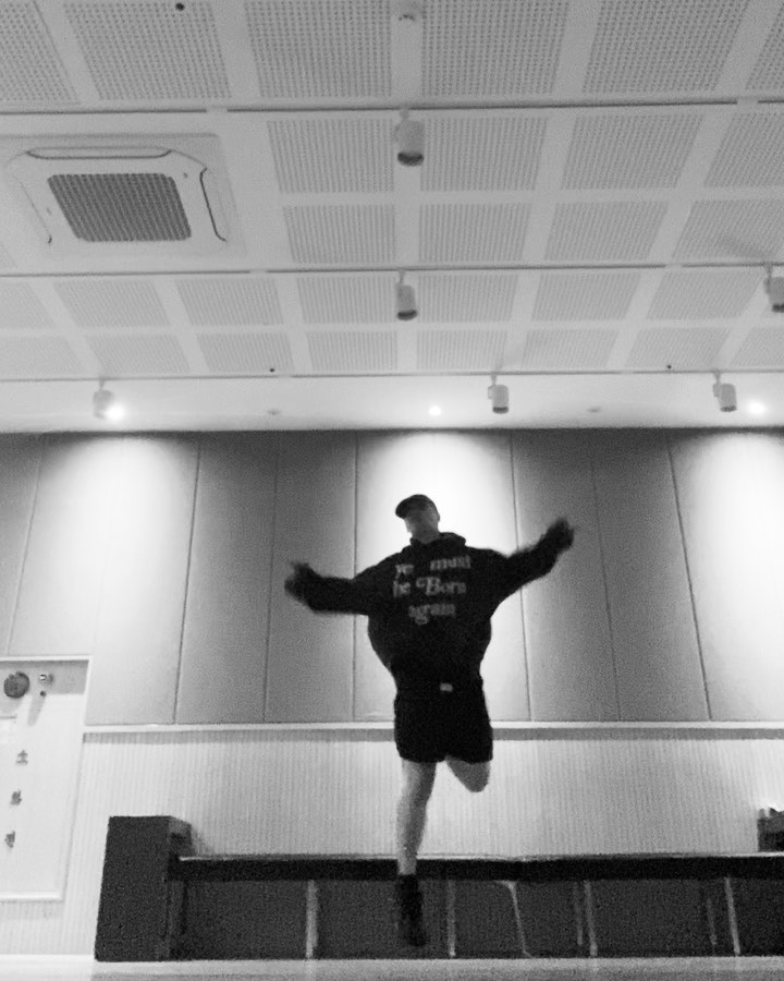 [Social Media] Taeyang 2020-04-03 05:30:44 (KST) (no caption) | #태양 #Taeyang #SOL - 1