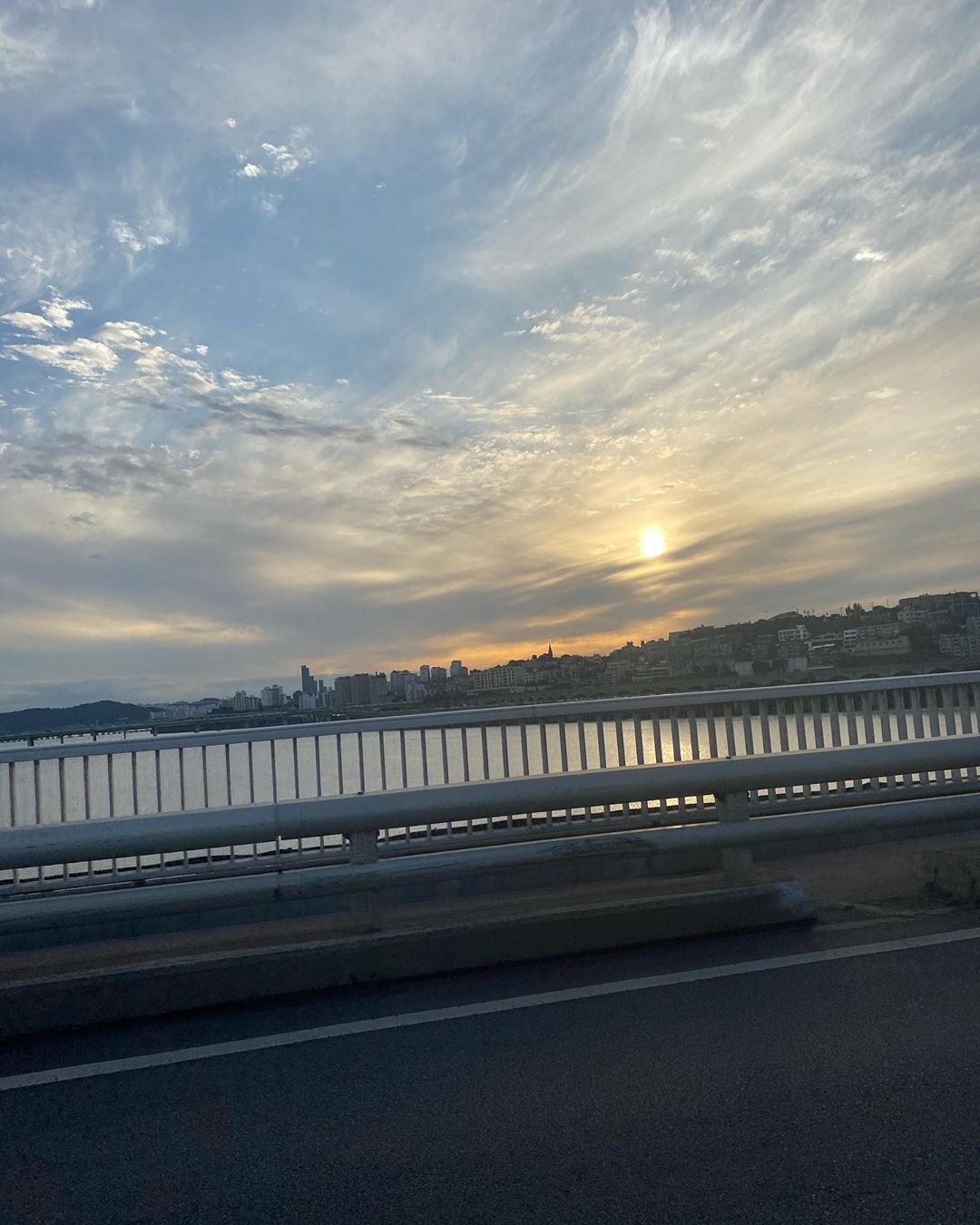 [Social Media] Taeyang 2020-09-23 17:47:38 (KST) The Beginning of Fall ? | #태양 #Taeyang #SOL