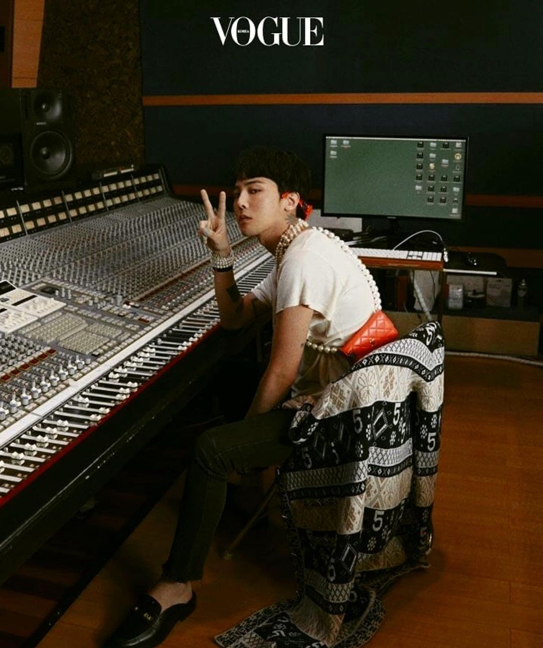 [Social Media] G-Dragon Instagram 2020-10-22 22:31:05 (KST) #광고 @chanelofficial @voguekorea | #권지용 #지용 #GDragon - 8