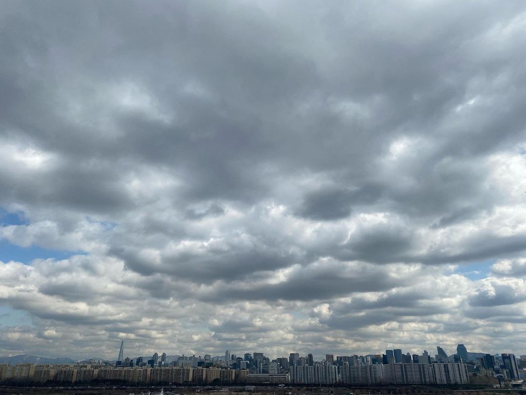 [Social Media] Taeyang Instagram 2021-03-02 16:49 (KST) The cloud and river. |  #태양 #Taeyang #SOL
