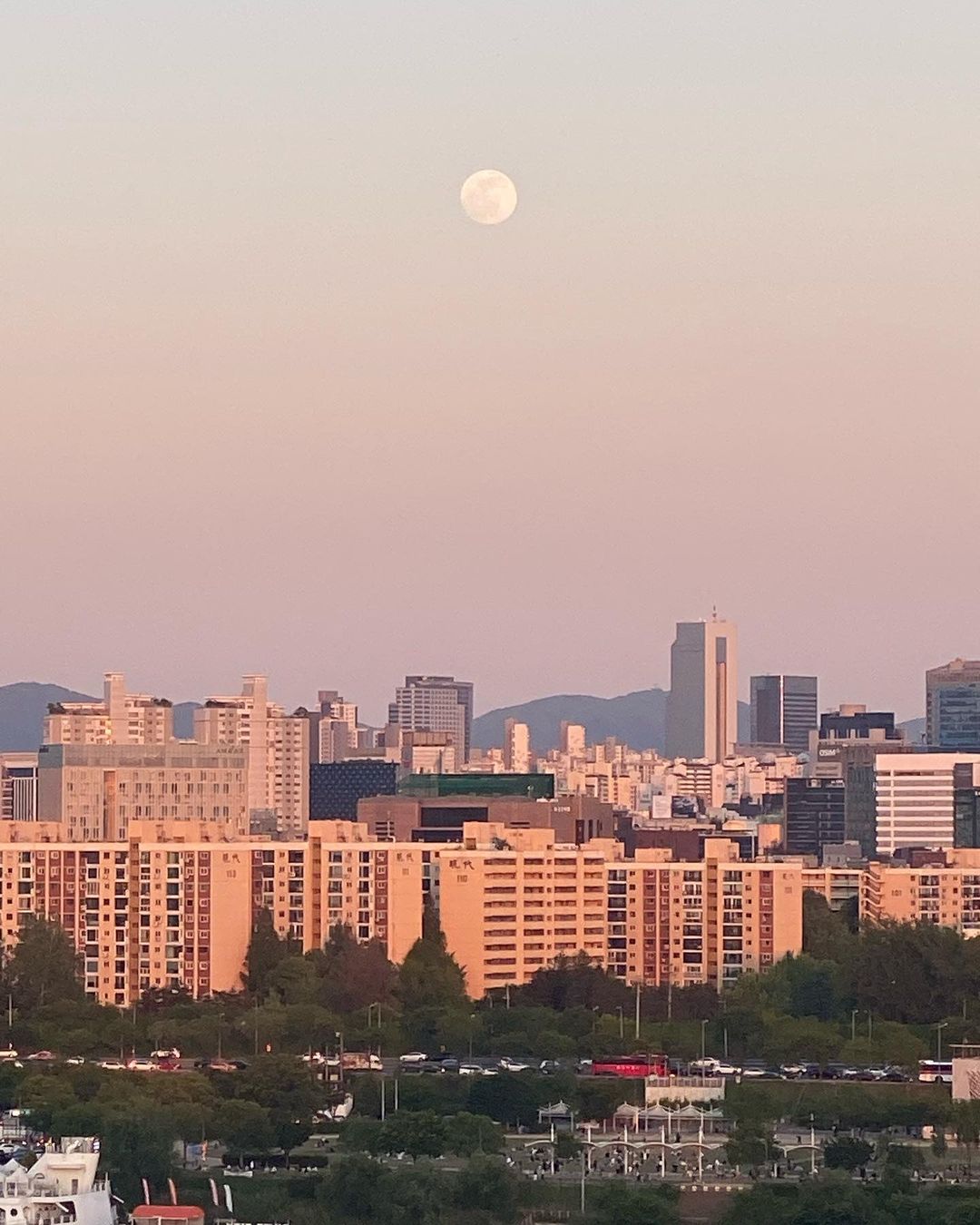 [Social Media] Taeyang Instagram 2022-05-15 19:20 (KST) Daylight Moon |  #태양 #Taeyang #SOL