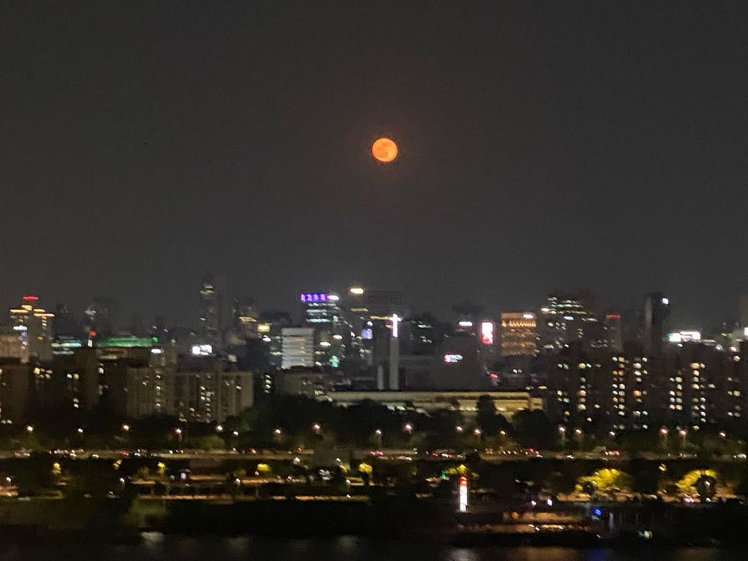 [Social Media] Taeyang Instagram 2022-05-16 20:35 (KST) Red Moon |  #태양 #Taeyang #SOL