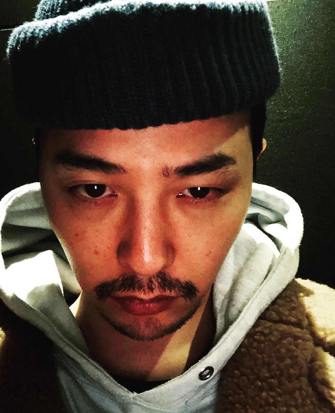 [Social Media] G-Dragon Instagram 2019-12-27 08:08:51 (KST) Home Alone??? | #권지용 #지용 #GDragon - 5