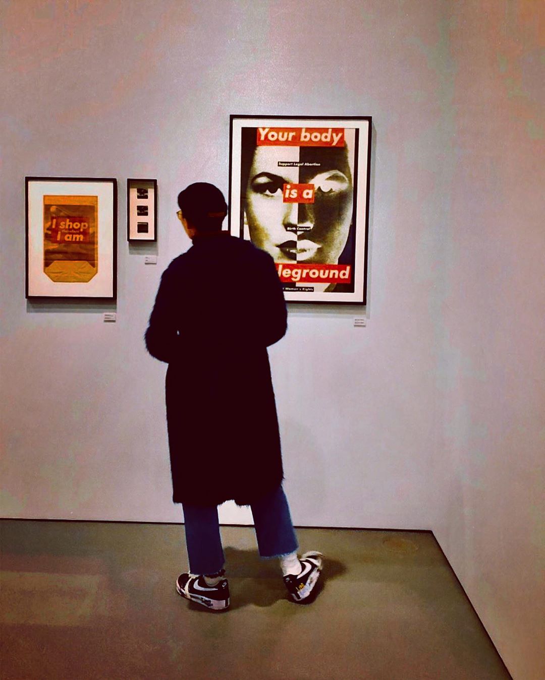 [Social Media] G-Dragon Instagram 2019-12-10 00:58:39 (KST) #BabaraKruger #권지용 #지용 #GDragon - 6