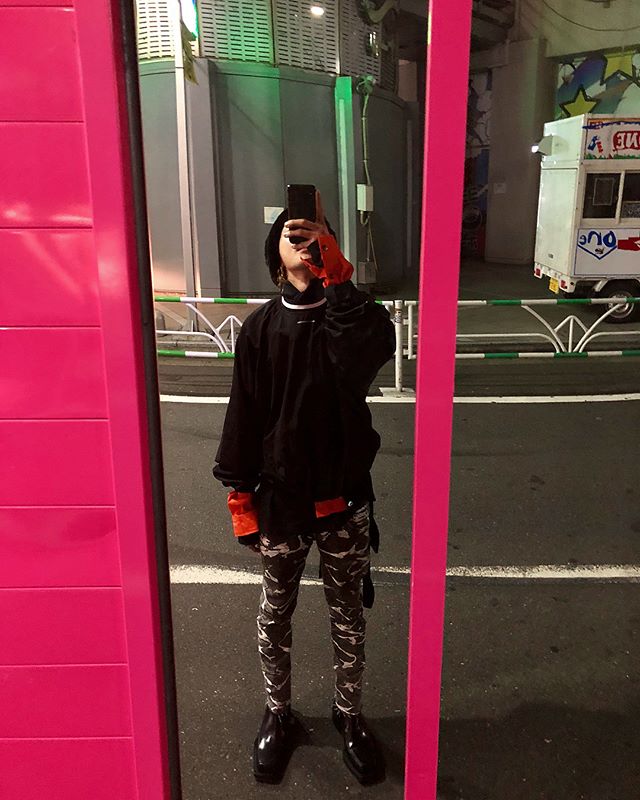 [Social Media] G-Dragon #권지용 Instagram carousel Dec 7, 2017 3:42am (KST)