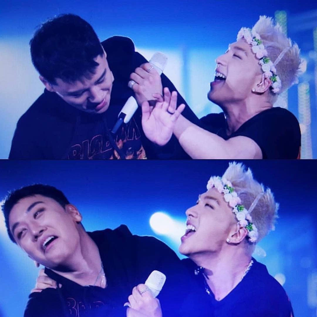 [Social Media] Seungri #승리 Instagram image Dec 31, 2017 12:19pm (KST) 오늘은 내가 영배형한테 외쳐줘야지 우린 #빅뱅 이라고 ㅎㅎㅎㅎㅎ #고척돔