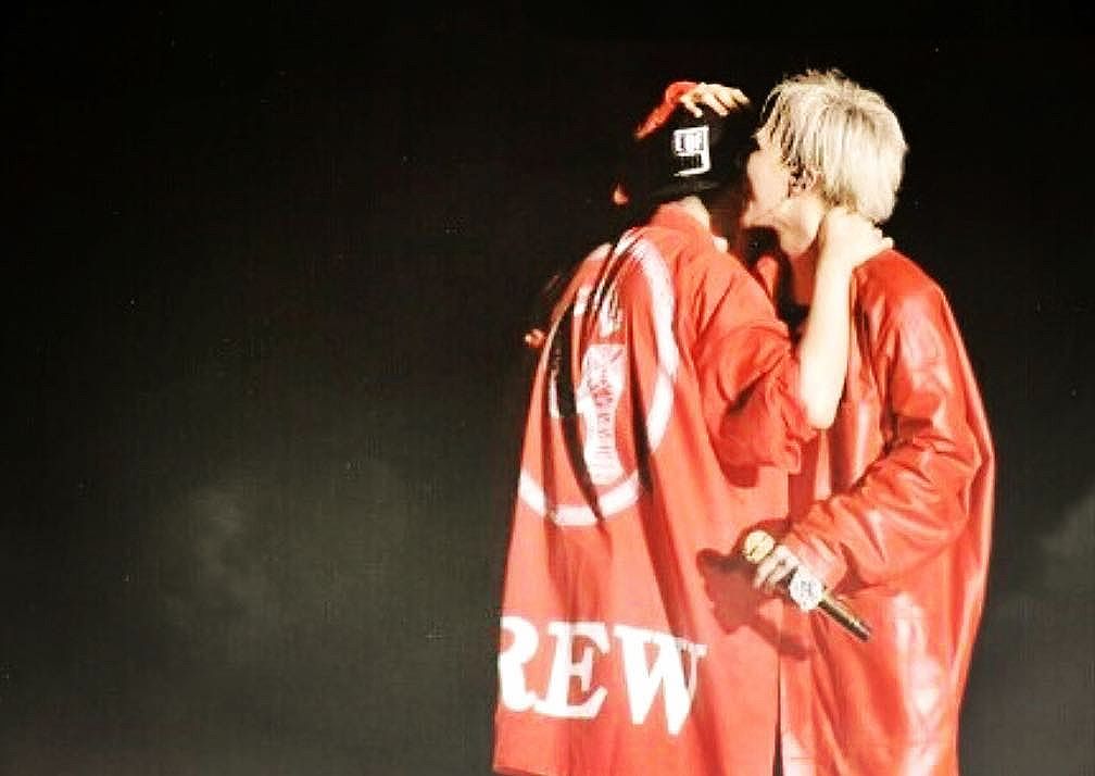 [Social Media] G-Dragon #권지용 Instagram image Dec 12, 2017 1:51pm (KST) 승리야 생일축하해❣️ #1212