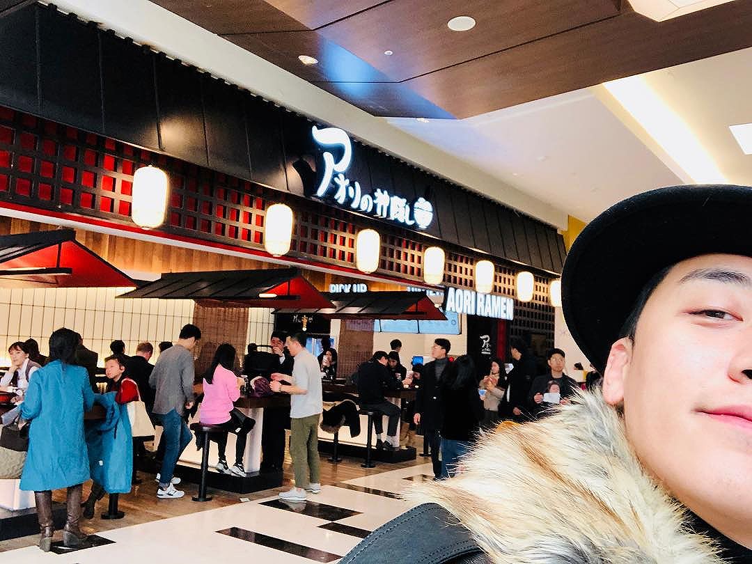 [Social Media] Seungri #승리 Instagram image Dec 25, 2017 2:34pm (KST) #아오리라멘 20호점, 12월 23일우리나라의 정치, 경제의 중심지 여의도에 오픈했습니다.
