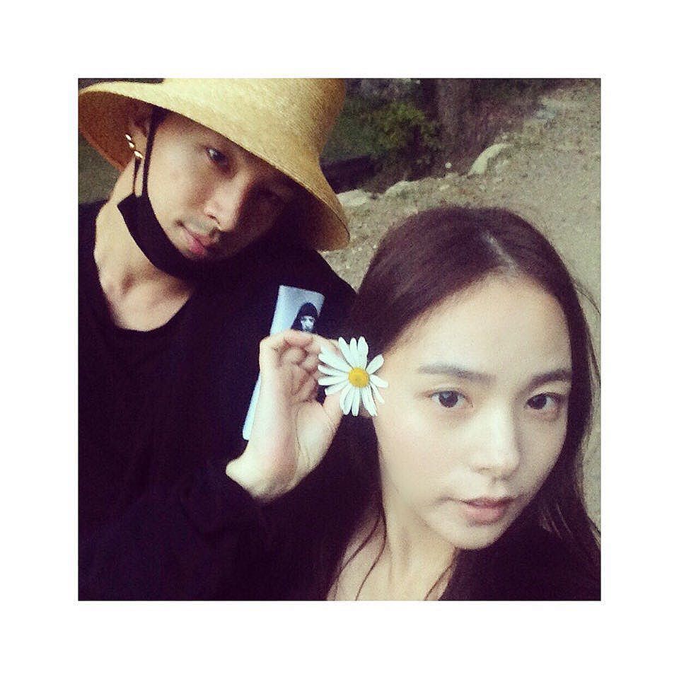 [Social Media] Taeyang #태양 Instagram image Dec 18, 2017 6:07pm (KST) 안녕하세요. 태양입니다. 오늘 제 인생에 있어 가장 중요하고 행복한