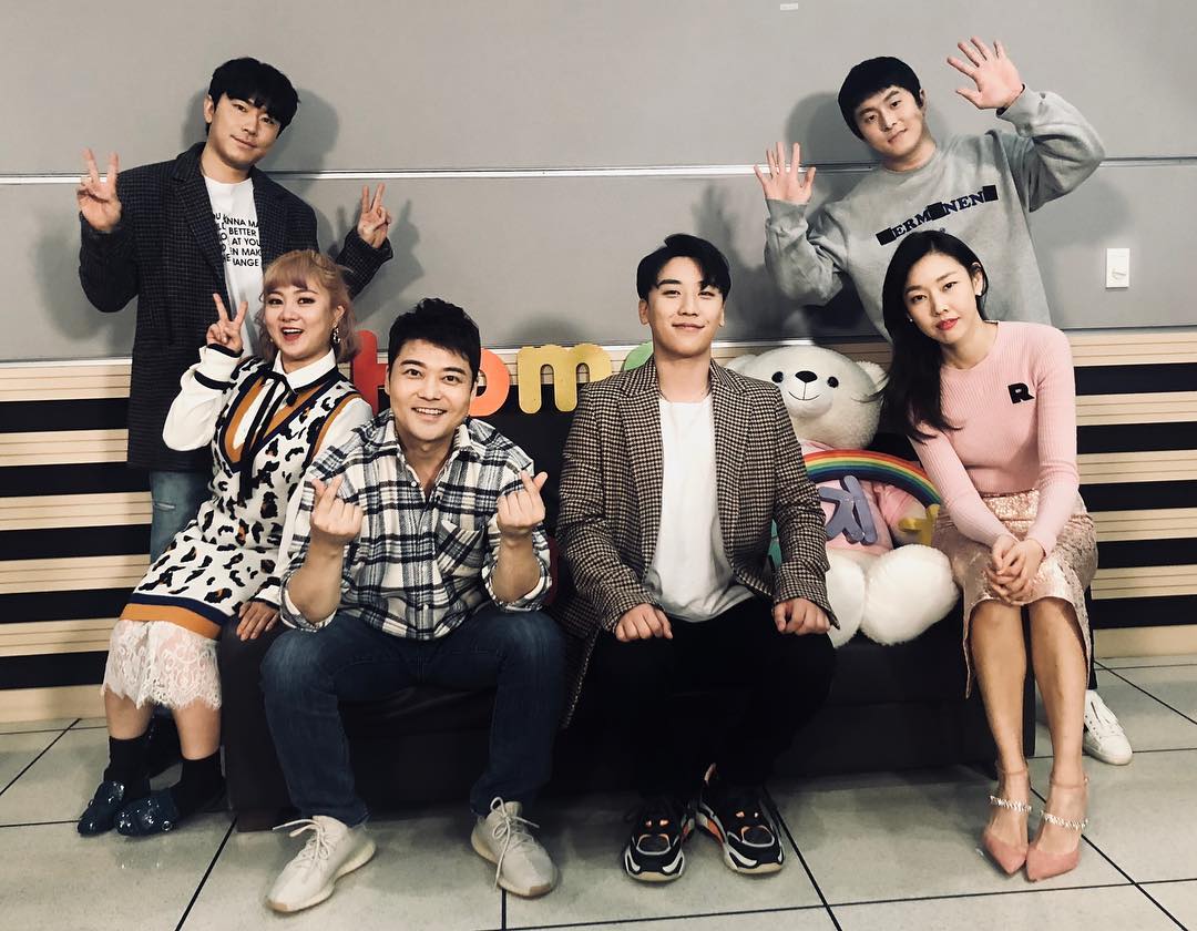 [Social Media] Seungri Instagram 2018-12-25 15:04:25 (KST) 이번주 금요일 #나혼자산다 #무지개라이브 #MBC #승츠비의연말정산 토요일은 MBC 연예대상 !!!