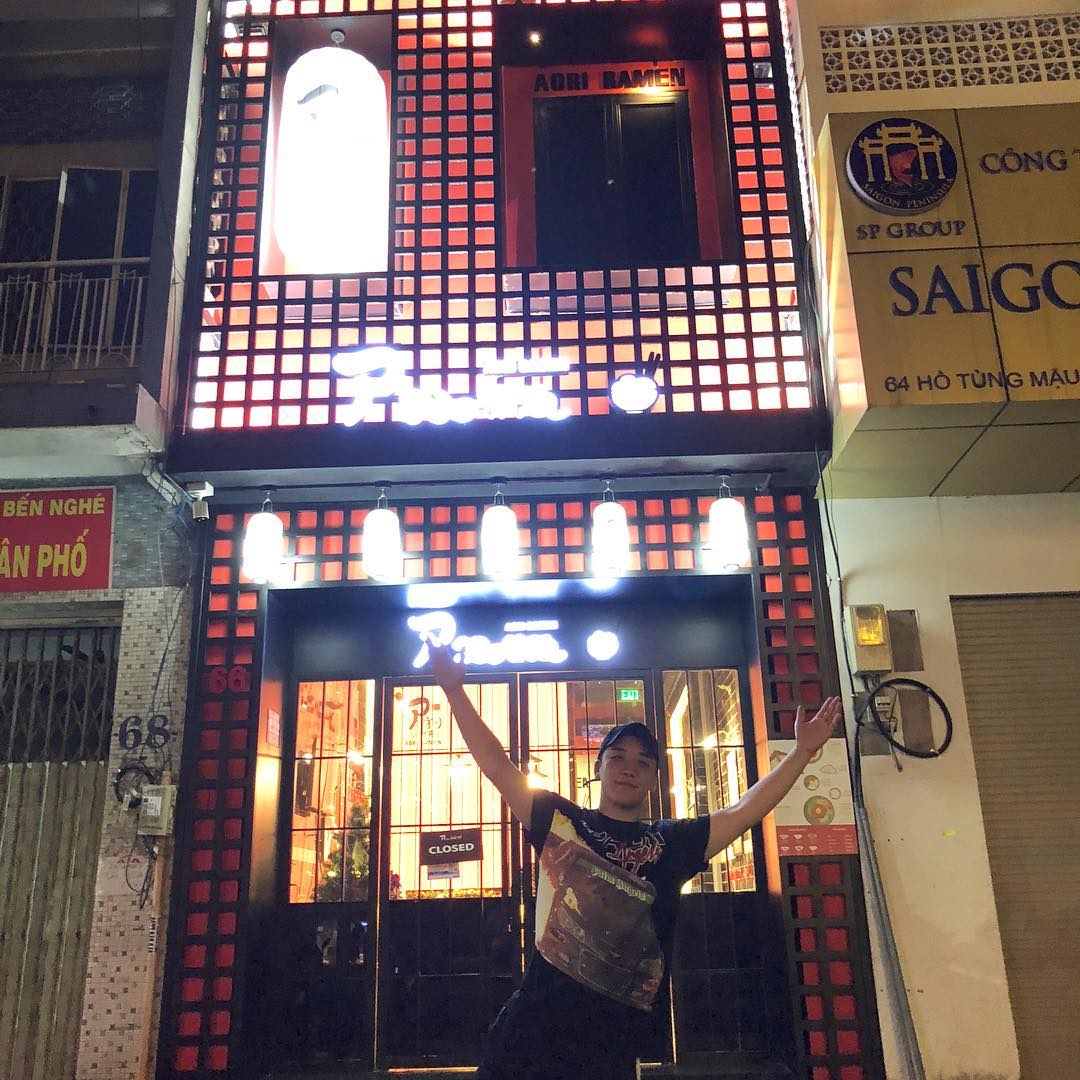 [Social Media] Seungri Instagram 2018-12-27 16:19:14 (KST) ?아오리라멘 44호점 베트남 호치민에 오픈했습니다?아오리라멘 44호점, 해외7호점 지점이 지난 8월 5일에 오픈하였습니다. 아오리 라멘 44호점 해외7호점 호치민점은 호치민