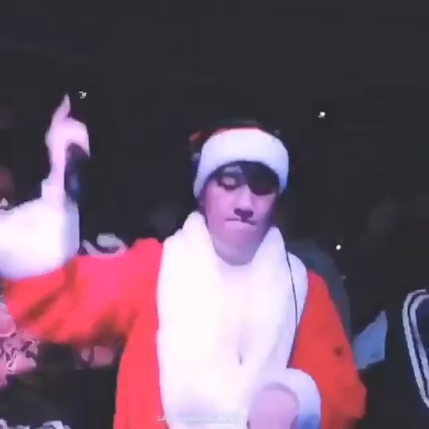 [Social Media] Seungri Instagram 2018-12-26 15:11:34 (KST) #크리스마스 #Xmas DJ santa riri @burningsun_seoul ? videoclip by #leeseunghyunbar