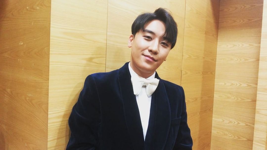 [Social Media] Seungri Instagram 2018-12-30 14:38:48 (KST) #manila #philippines #?? #thegreatseungrilive2019 #0119 manila vips!!! Come to see pogi seung ri