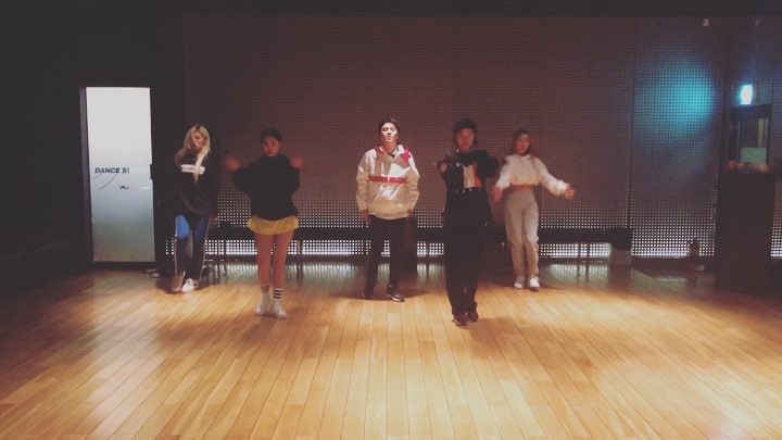 [Social Media] Seungri Instagram 2018-12-21 13:54:15 (KST) 대세 @jennierubyjane #제니 #블랙핑크 #솔로 안무 저도 한번 해봤습니다. #방송안무 는 @x_academy_official #엑스아카데미 에서 #크레이지