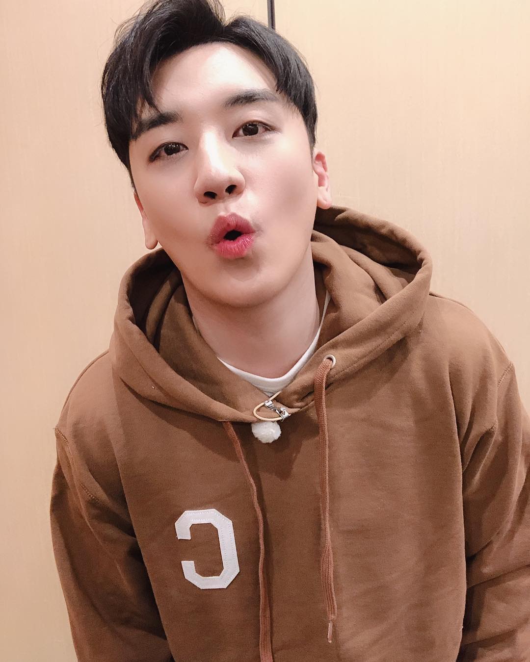 [Social Media] Seungri Instagram 2019-01-23 14:01:44 (KST) 이번주 #SBS #런닝맨 #Runningman 지금까지 이렇게 달린적은없다! 꼭 함께해주세요!