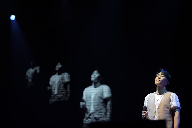 [Social Media] Seungri Instagram 2019-01-18 18:47:44 (KST) Tomorrow #Manila ?? #thegreatseungritour2019live #tokyo #osaka #seoul #singapore and more