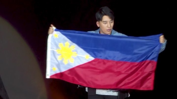 [Social Media] Seungri Instagram 2019-01-25 19:26:18 (KST) Thank u so much #manila vips love u ❤️ #thegreatseungritour2019live #tokyo #osaka #singapore #seoul and more song by