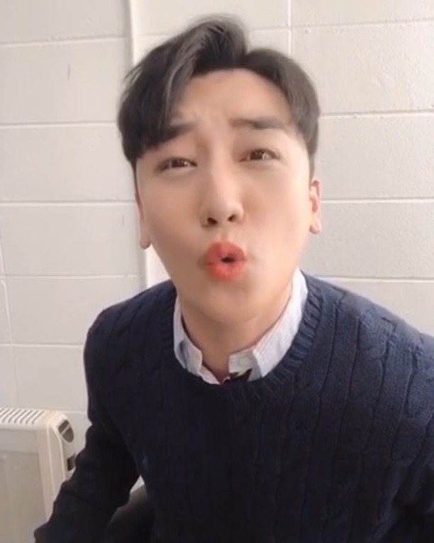 [Social Media] Seungri Instagram 2019-01-23 19:17:43 (KST) 흔한 #sky캐슬 #예서 성대모사 #thegreatseungritour2019live #tokyo #東京 #osaka #seoul #한국 #singapore and more