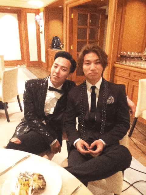 G-Dragon Phhhoto app update with Daesung 20140905
