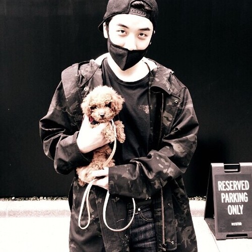 Instagram Update by Seungri: by seungriseyo on November 20,
