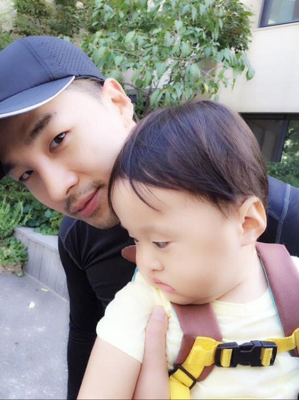 [Photo] Taeyang with Baby uploaded 2015-09-10
